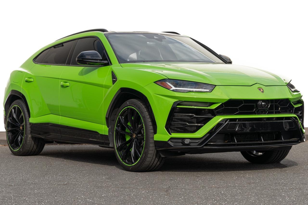 2021 Lamborghini Urus Pearl Capsule