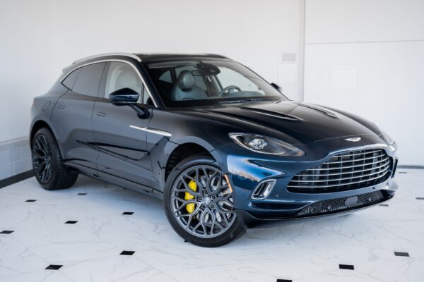 2021 ASTON MARTIN DBX 550